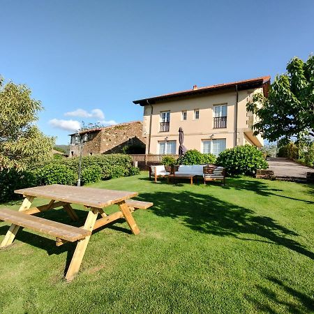 Apartamentos Corona 코밀라스 외부 사진