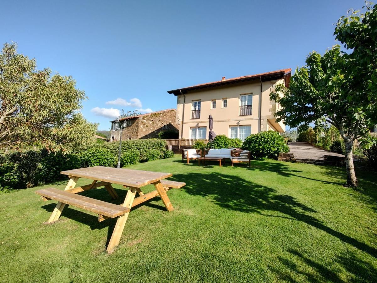 Apartamentos Corona 코밀라스 외부 사진