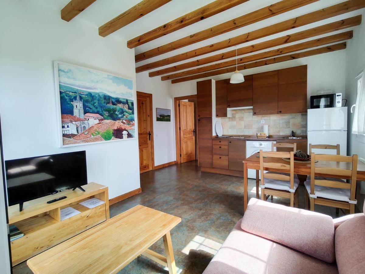 Apartamentos Corona 코밀라스 외부 사진