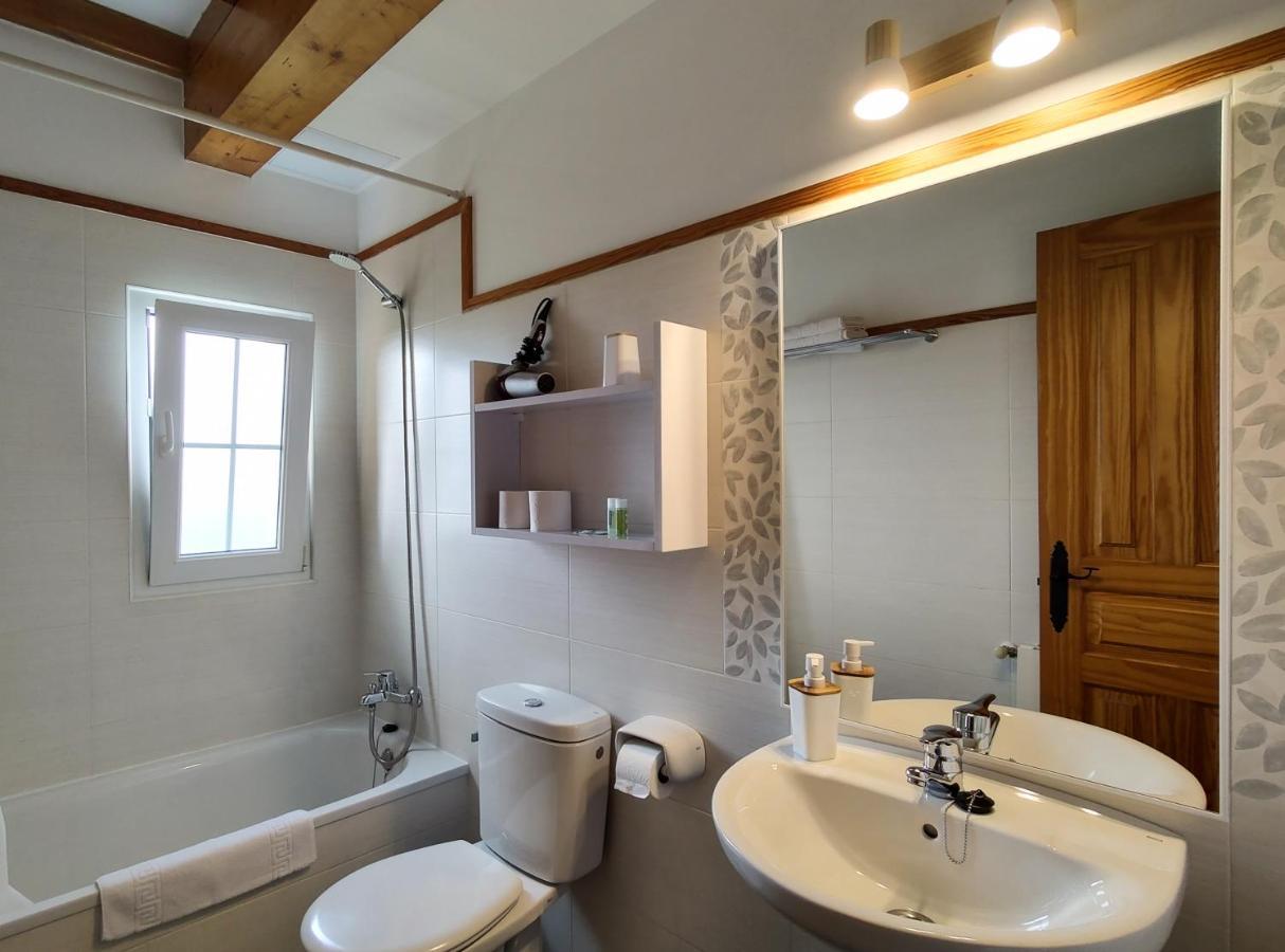 Apartamentos Corona 코밀라스 외부 사진