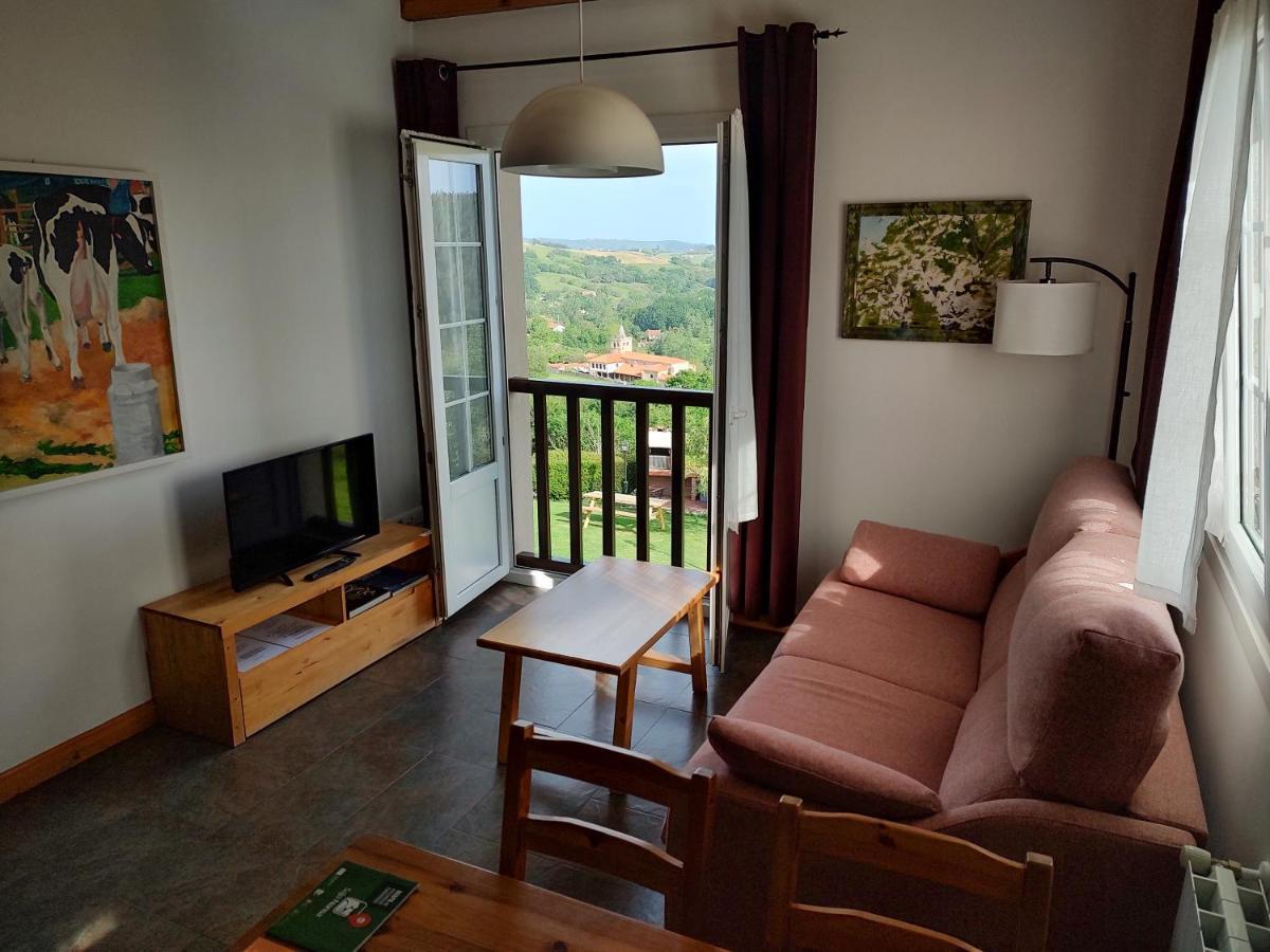 Apartamentos Corona 코밀라스 외부 사진