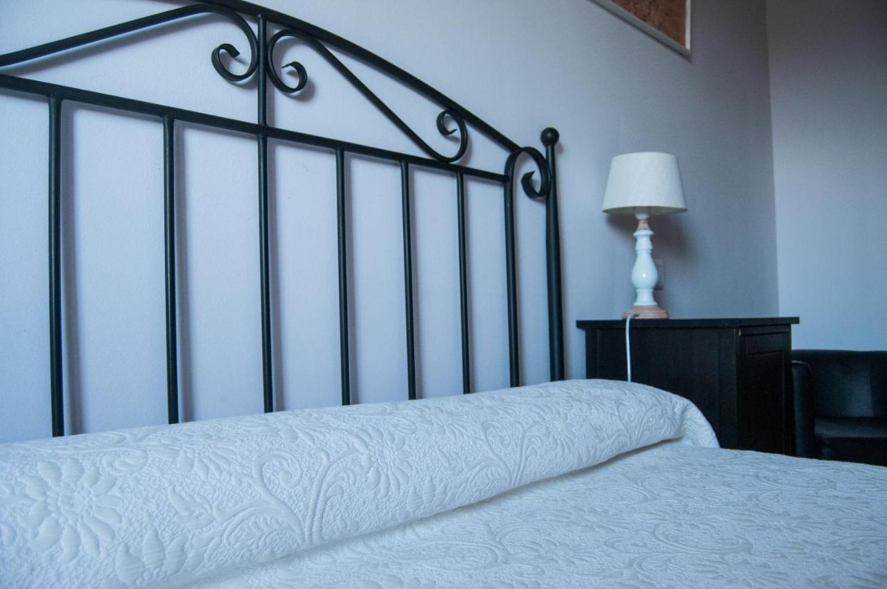Apartamentos Corona 코밀라스 외부 사진