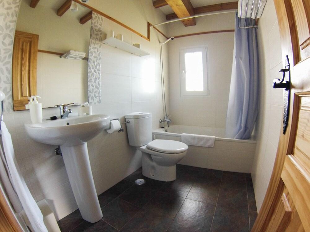 Apartamentos Corona 코밀라스 외부 사진